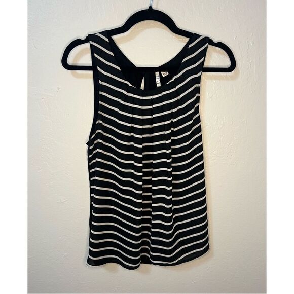 SOLD🚫 ELLE Sleeveless Striped Top Women’s Medium - Picture 2 of 6